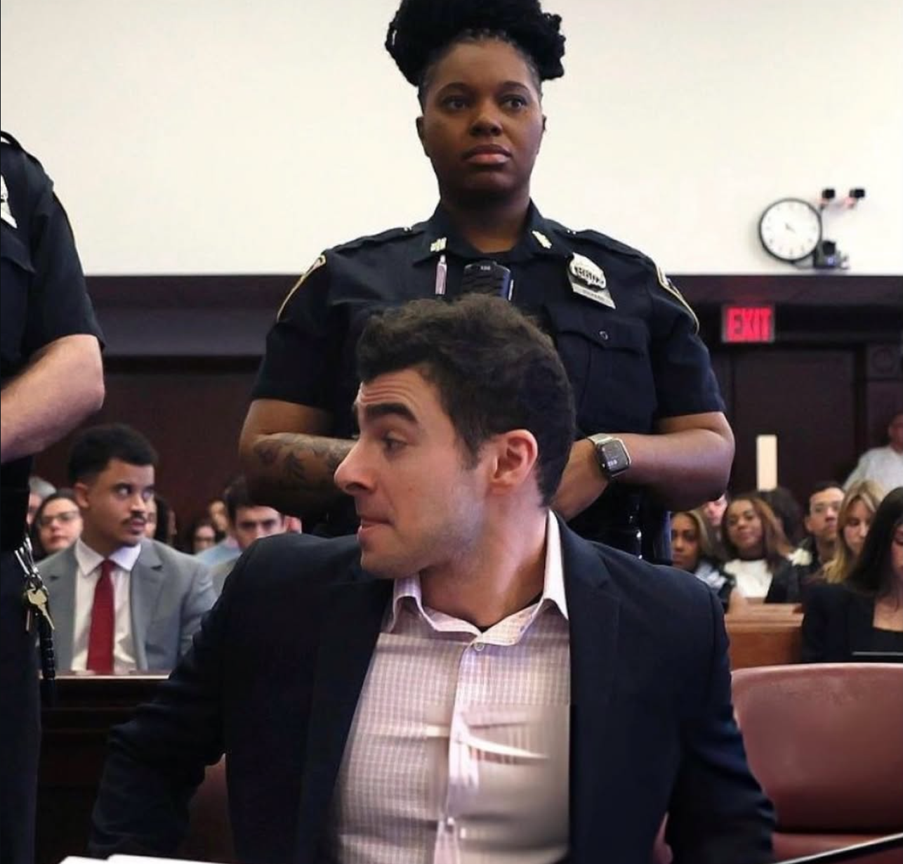 O instanță americană a respins două dintre capetele de acuzare care ar fi putut duce la condamnarea la moarte a lui Luigi Mangione